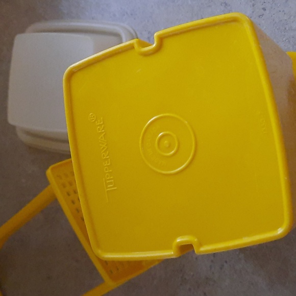 Tupperware "pick-a-deli" pickle keeper - Picture 3 of 3